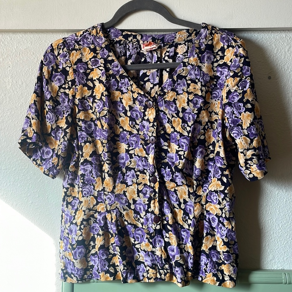Vintage short sleeve button down floral rayon blouse